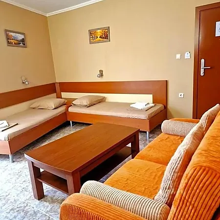 карел * Nesebăr
